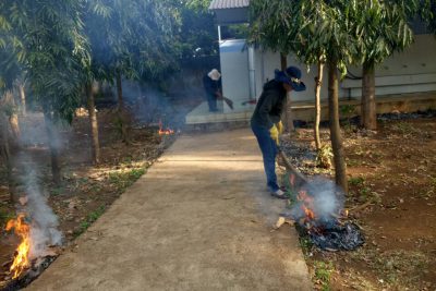 Trường THCS Ngô Quyền tổ chức vệ sinh trường lớp nhằm đối phó với dịch bệnh viêm phổi do virus Corona